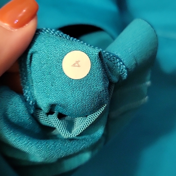 Set of 2 Lululemon V Neck Tanks - Picture 6 of 7